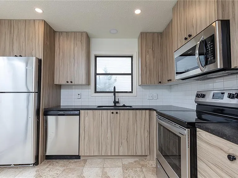 1601 Walker St SE #B — Photo 8