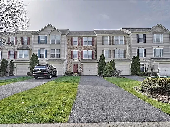 4122 Huckleberry Dr — Photo 1