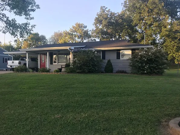 330 Arlington Dr, Scott City, MO 63780