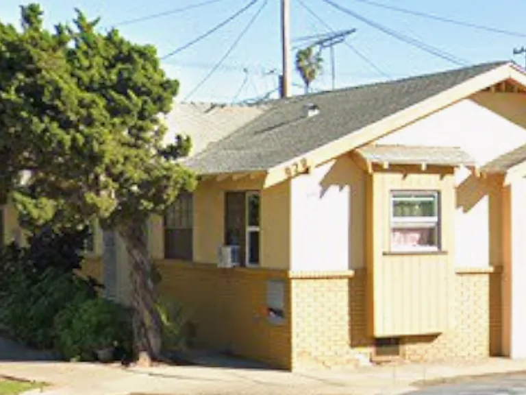 10th & MAGNOLIA AVE — Photo 2