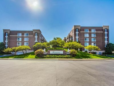 7021 W Touhy Ave #401, Niles, IL, 60714