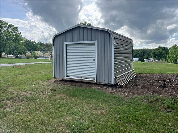 5th image of 3798 Clingman Rd