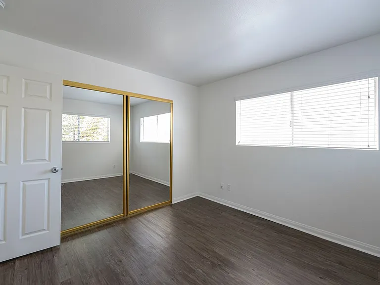 1611 S Bundy Dr — Photo 10