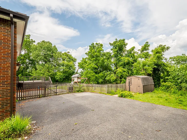 251 Franklin Dr — Photo 28