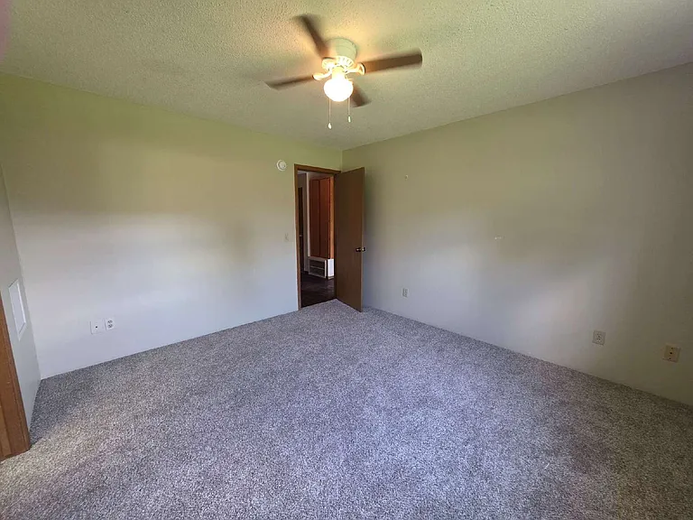 2430 W Gum St — Photo 7