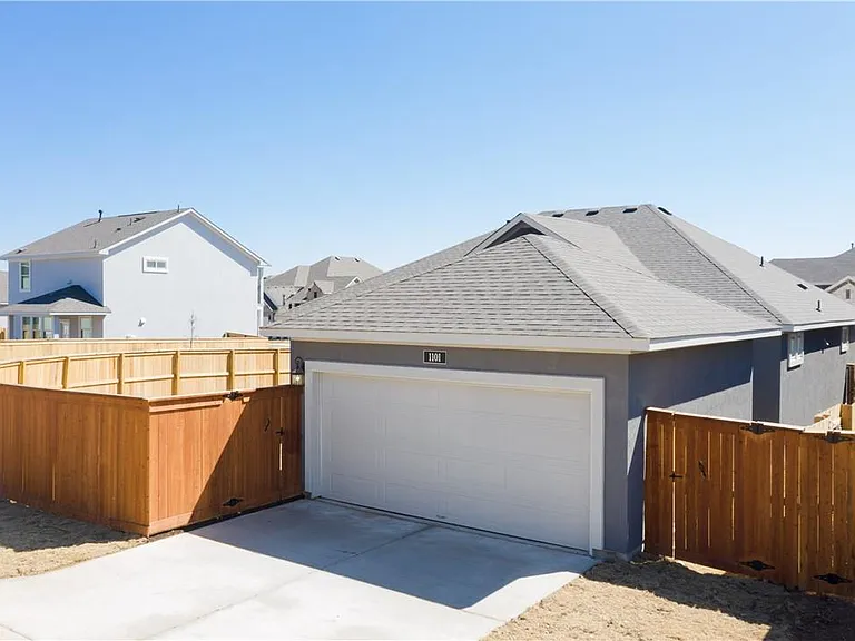1101 Kerrwood Way — Photo 34