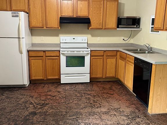 3rd image of 1821 S Broadway St #7