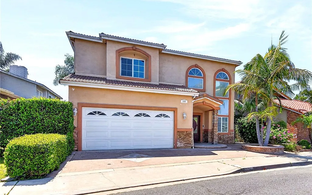 4 bed, 5.0 bath, 3887 sqft, $7,500 — Photo 3