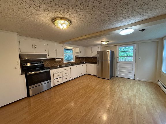 3rd image of 84 Emerald Rd #1
