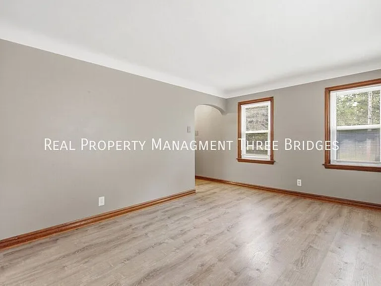 249 S Hartnett Ave — Photo 2