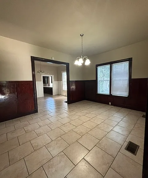 121 W Rose St — Photo 3