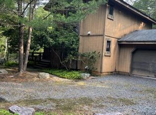 1301 Redwood Ter, Pocono Pines, PA 18350