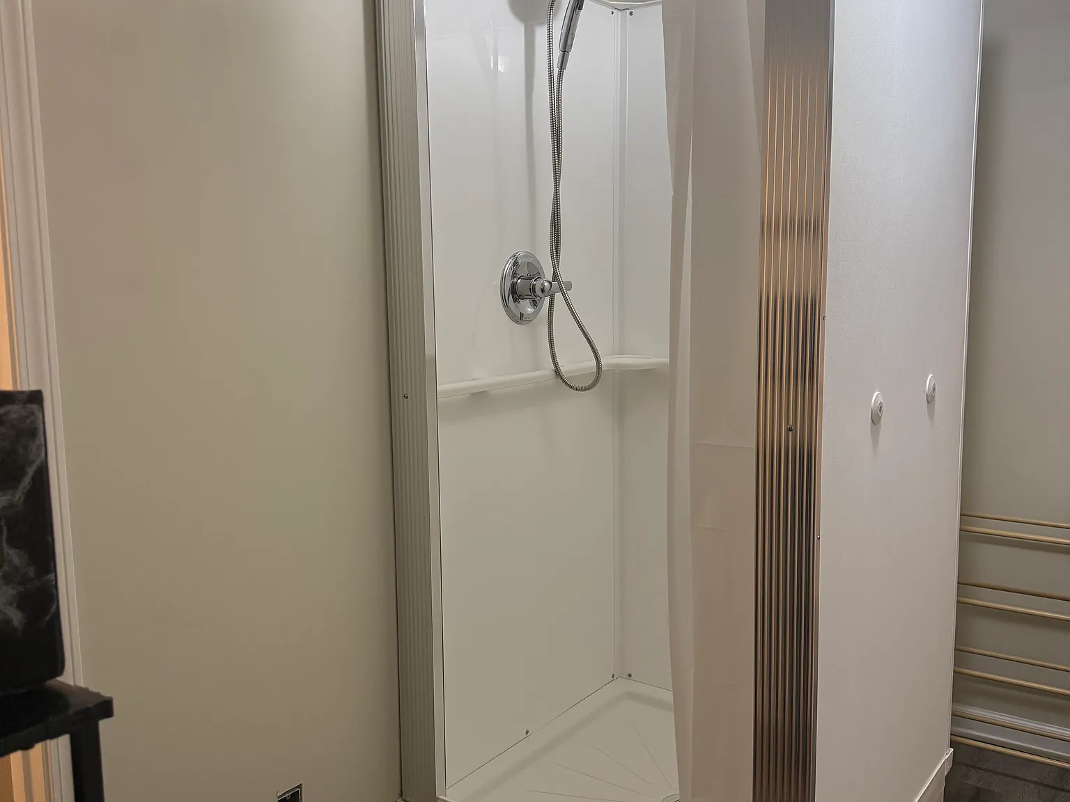 1 bed, 1000 sqft, $1,875 — Photo 3