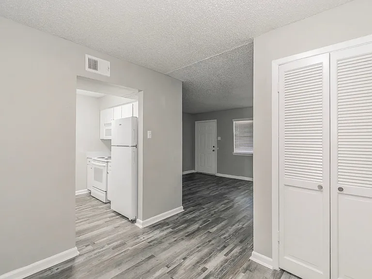 Sunset Height Apartments — Photo 6