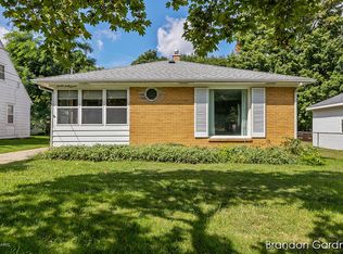 2047 Diamond Ave NE, Grand Rapids, MI 49505