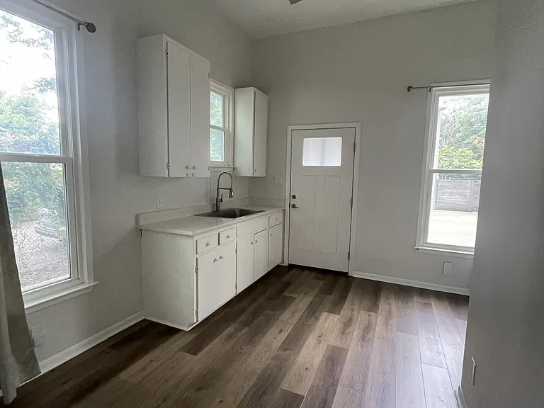 1303 E Cesar Chavez St #A — Photo 5