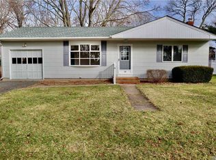 14 N Corwell Ave, Riverhead, NY 11901