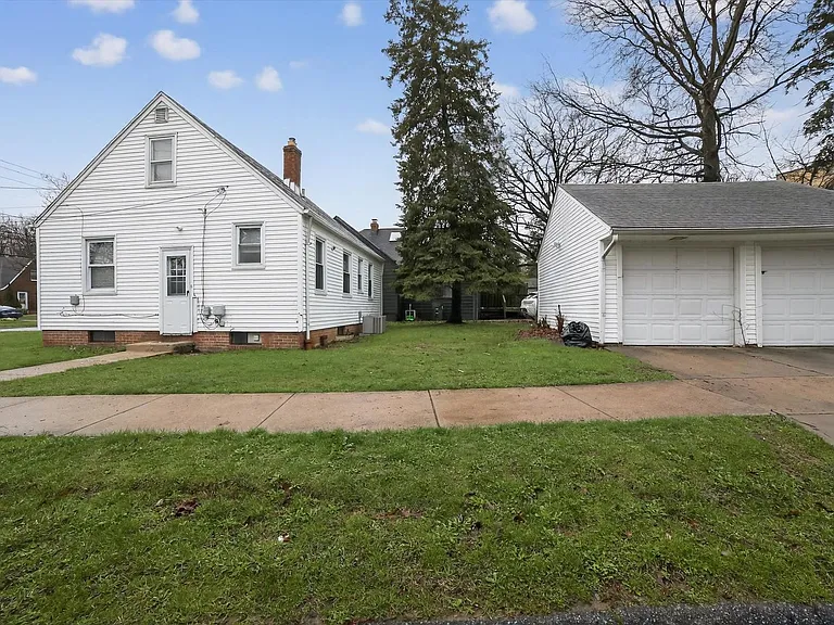 1568 Parker Dr — Photo 22