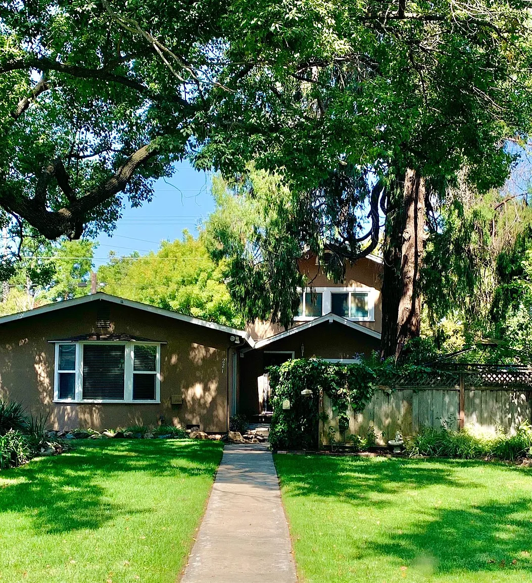 221 Maynell Ave photo 1