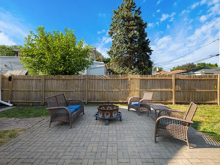 1513 Clinton Ave — Photo 31
