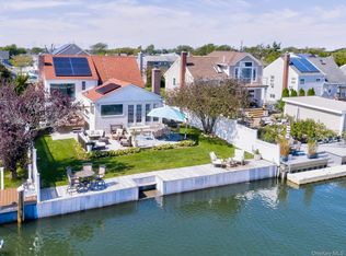 435 East Dr, Copiague, NY 11726