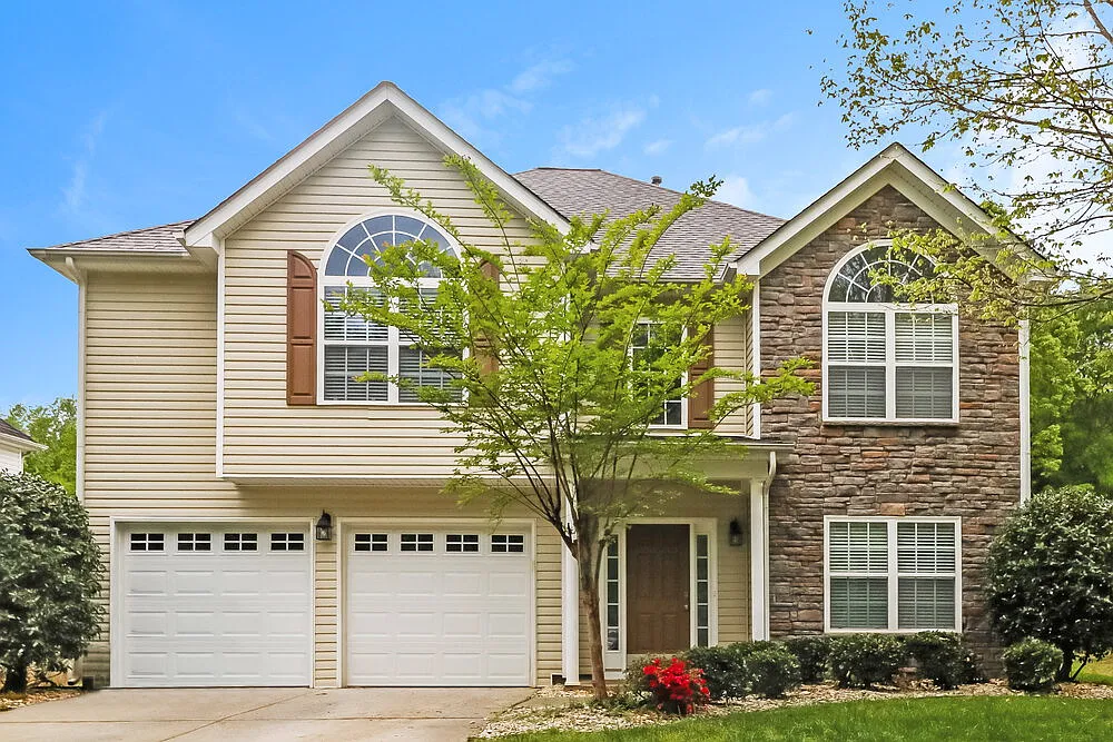 4 bed, 2.5 bath, 2512 sqft, $2,925 — Photo 1