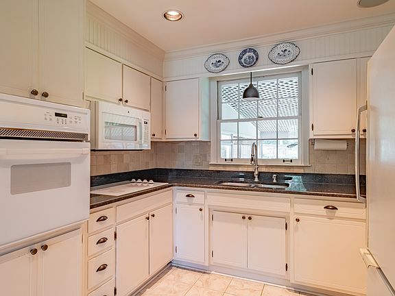 2nd image of 301 Lannom Cir