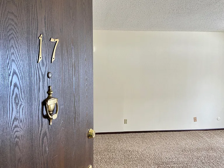 Windsor Crest Apartments — Photo 61