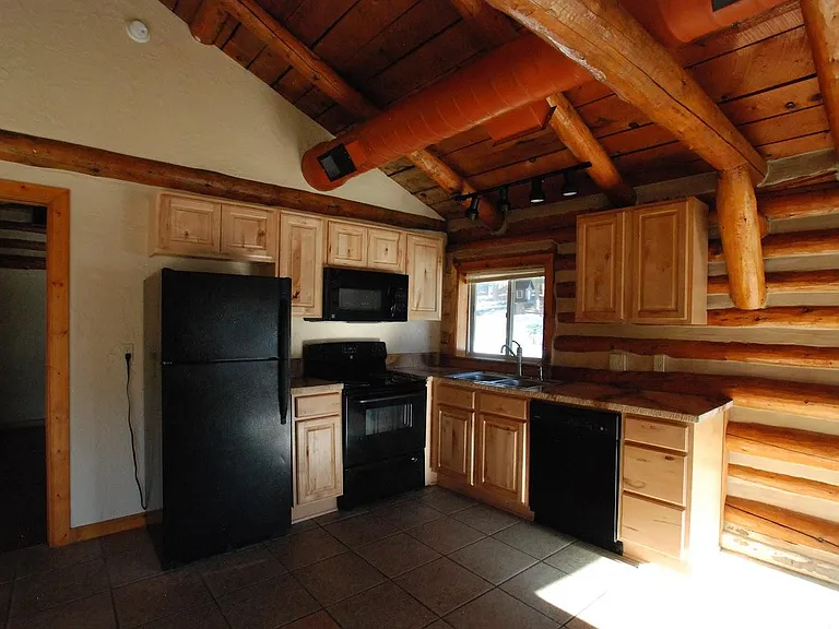430 Red Buffalo Grv #B — Photo 3
