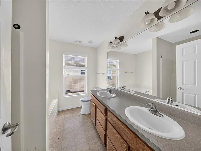 250 Leawood Cir — Photo 28