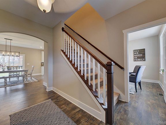 3rd image of 636 Round Rock