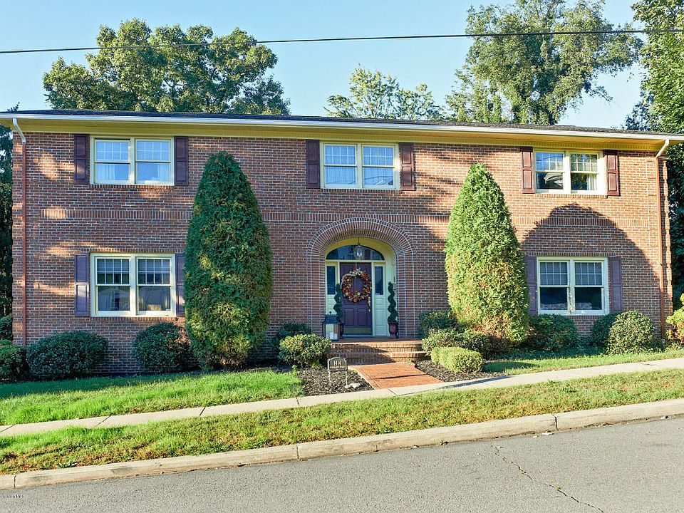1st image of 1414 Woodlawn St