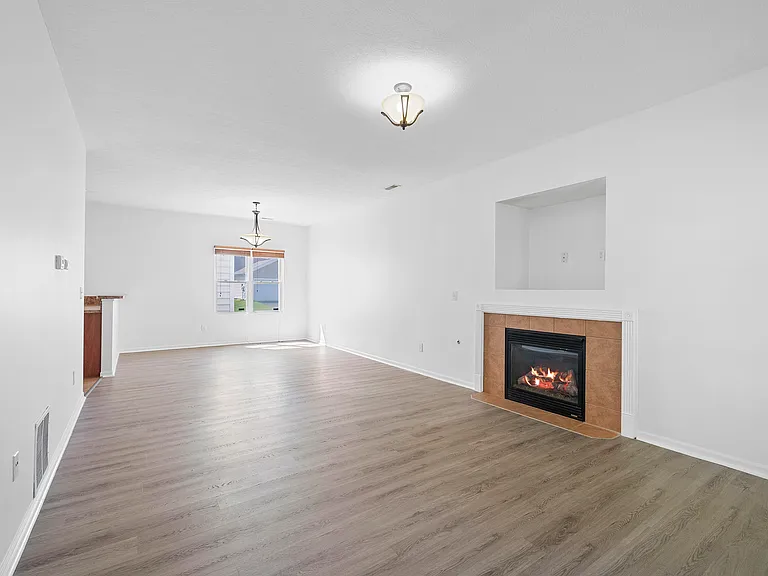 4035 Redroyal Ave — Photo 11
