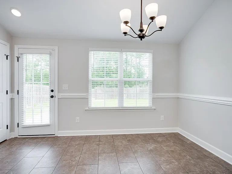2106 Collier Rd — Photo 13