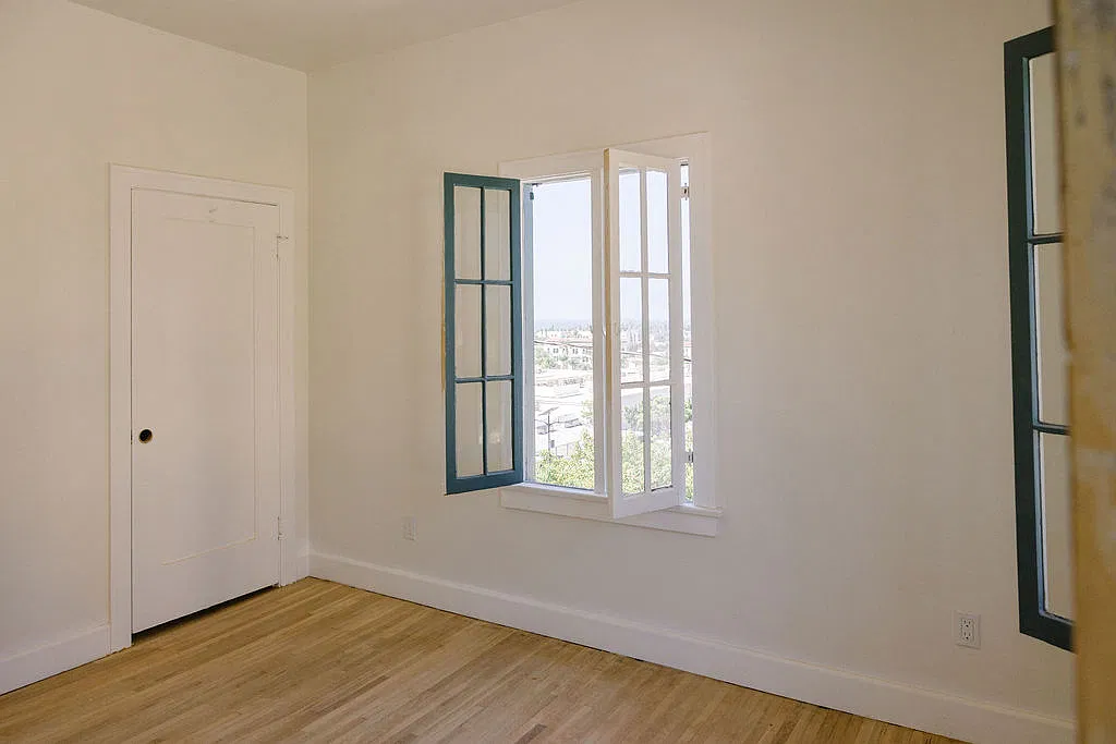 688 Poli St — Photo 2