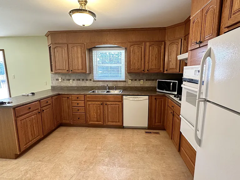 1760 Scenic Dr — Photo 12