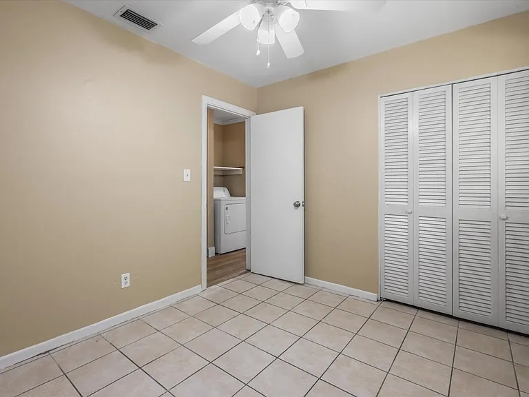 2352 Yorkshire Dr — Photo 16