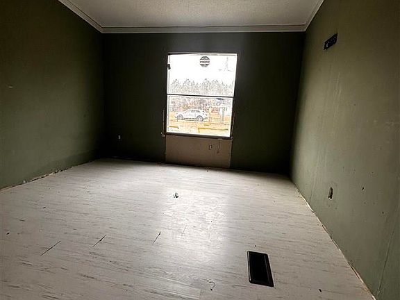 2nd image of 447 Annie Ln