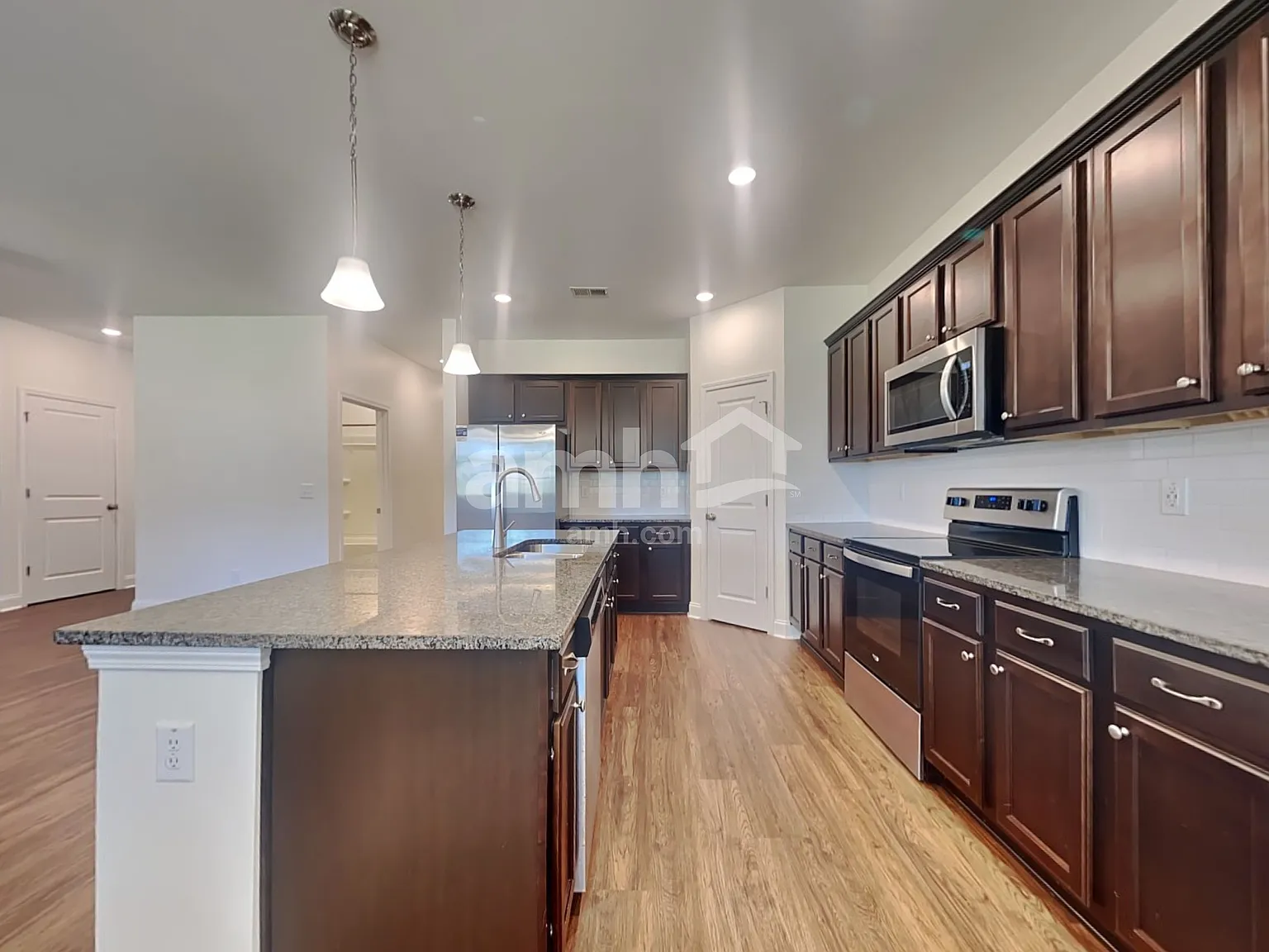 5 bed, 3.0 bath, 2377 sqft, $2,605 — Photo 3