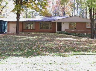 70 Skyline Dr, Moreland Hills, OH 44022