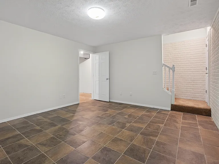 3 Ross Dr #6 — Photo 17