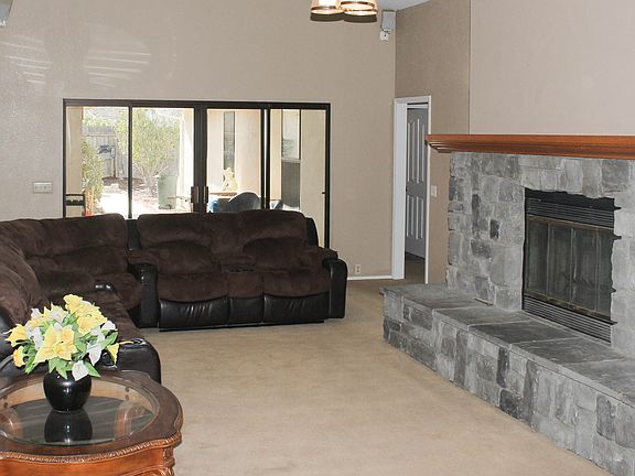 4th image of 876 E Melinda Ct