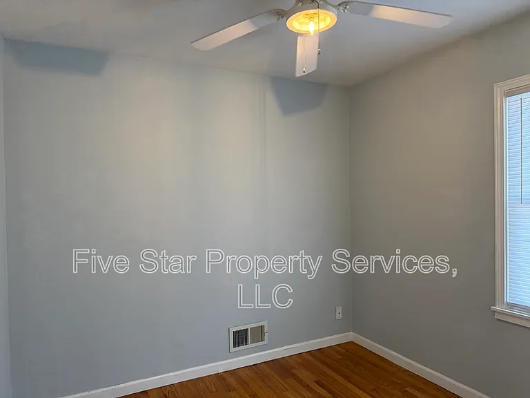 1028 W Iles Ave — Photo 12