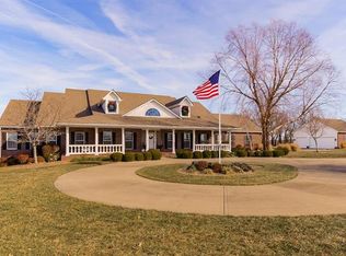 25500 E Lawnwood Ct, Lees Summit, MO 64064