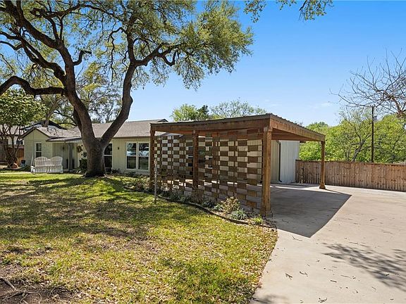3rd image of 2620 Old Oaks Dr