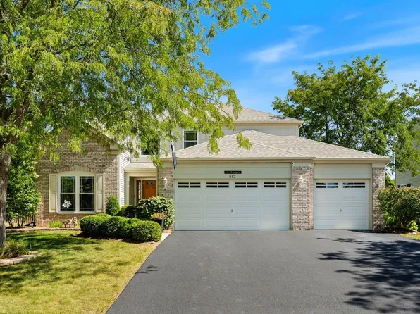 812 Honeysuckle Ln, Aurora, IL 60506