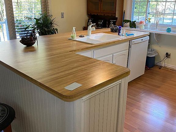 3rd image of 1011 Circle Dr