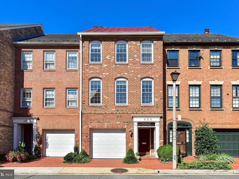Front of house with Garage