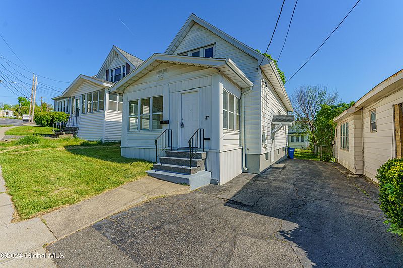 3rd image of 37 Lawn Avenue