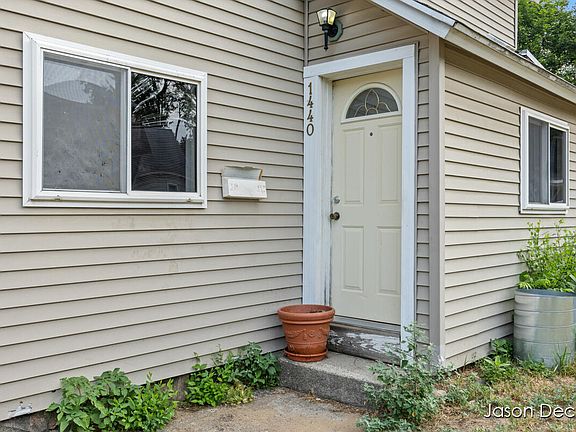3rd image of 1440 College Ave NE